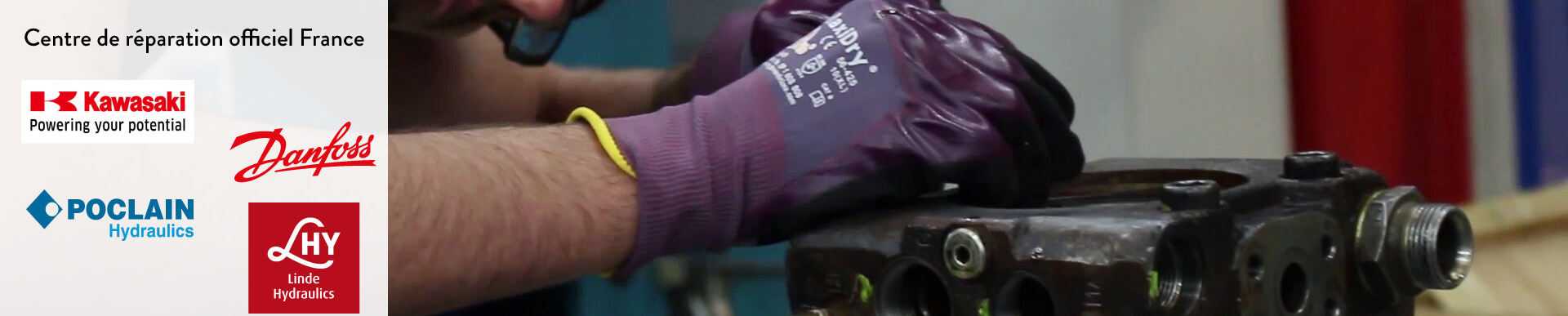 Un technicien en train de réparer une pompe à pistons hydrauliques